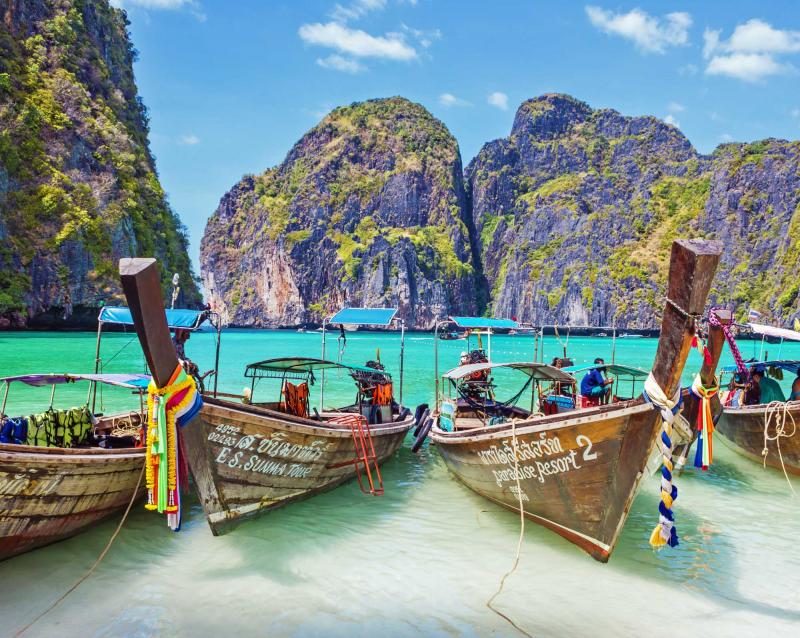 thailand_view_of_maya_bay_phi_phi_island_boats